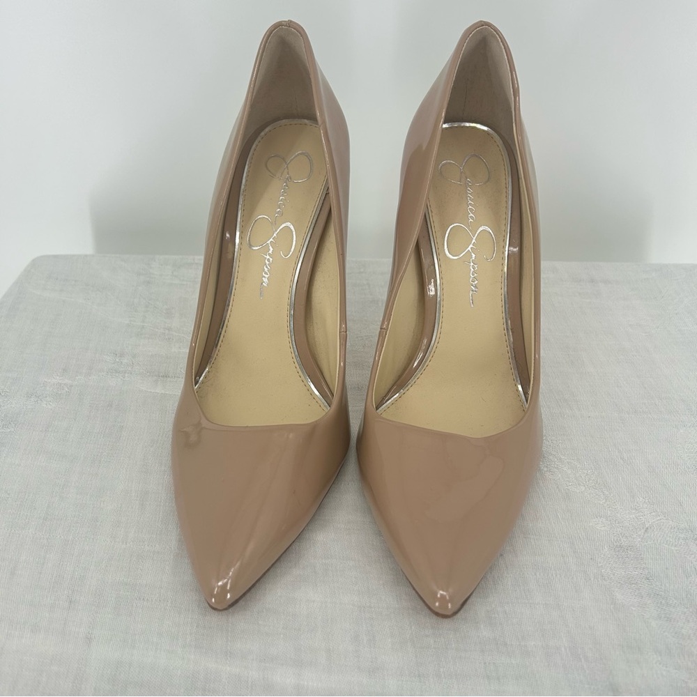 Jessica Simpson Elegant Nude Patent Leather Pumps. Size 9
